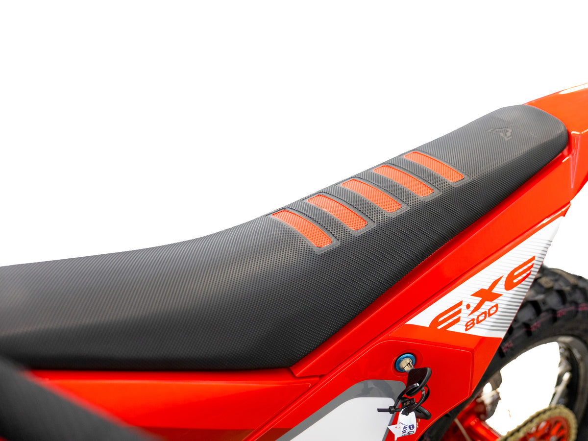 Arctic Leopard E-XE 800, хомологирана, червено