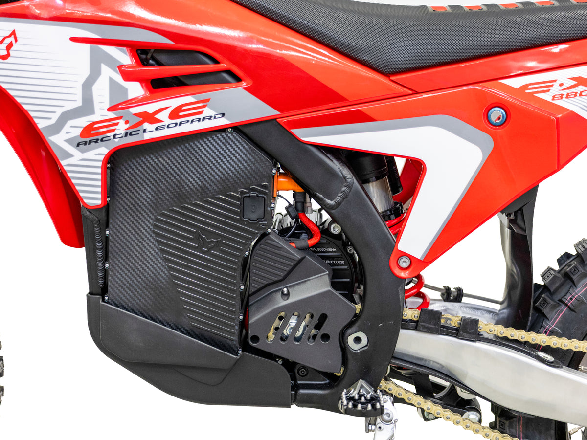 Arctic Leopard E-XE 880, version homologuée, rouge