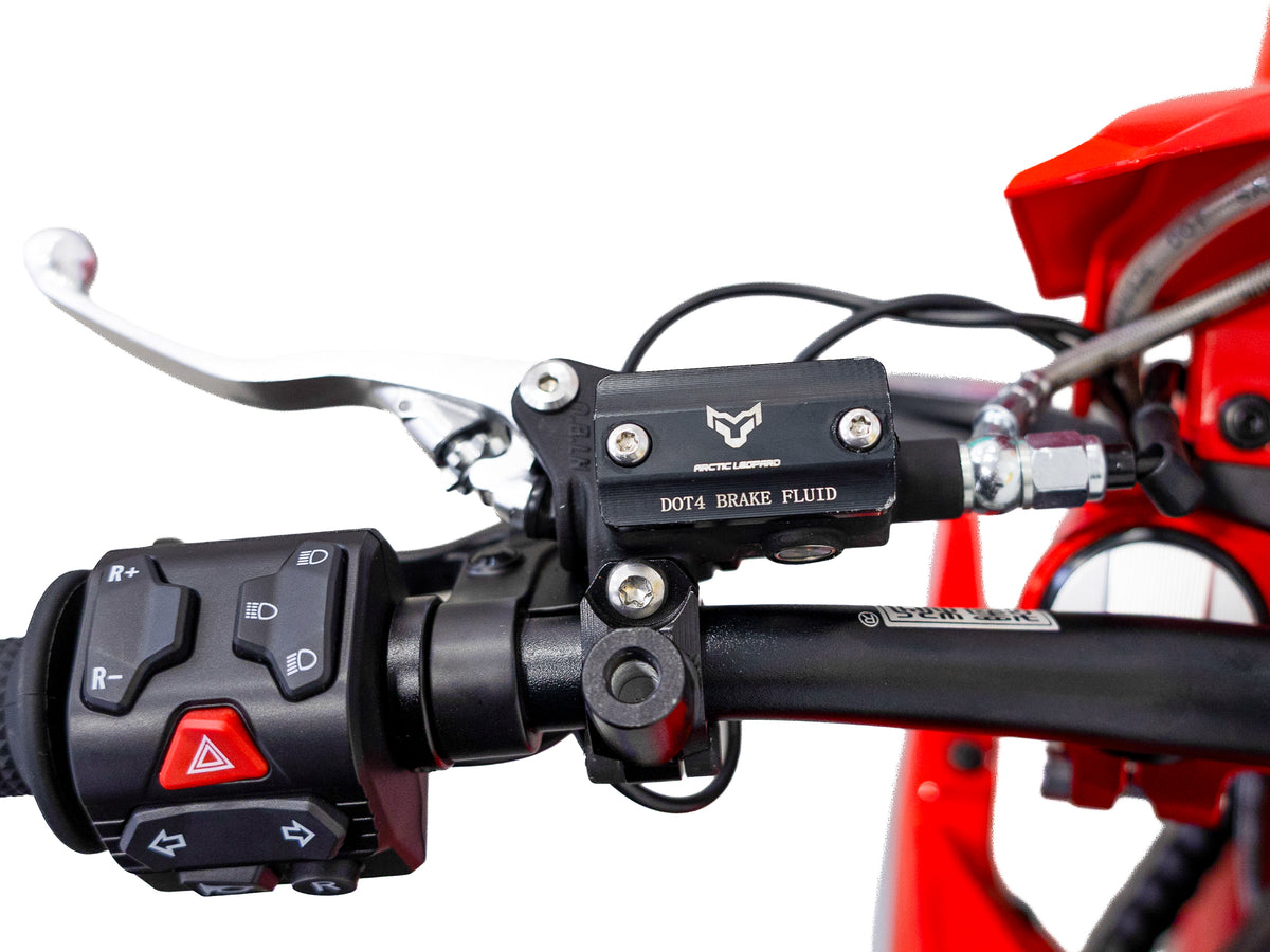 Arctic Leopard E-XE 880, version homologuée, rouge