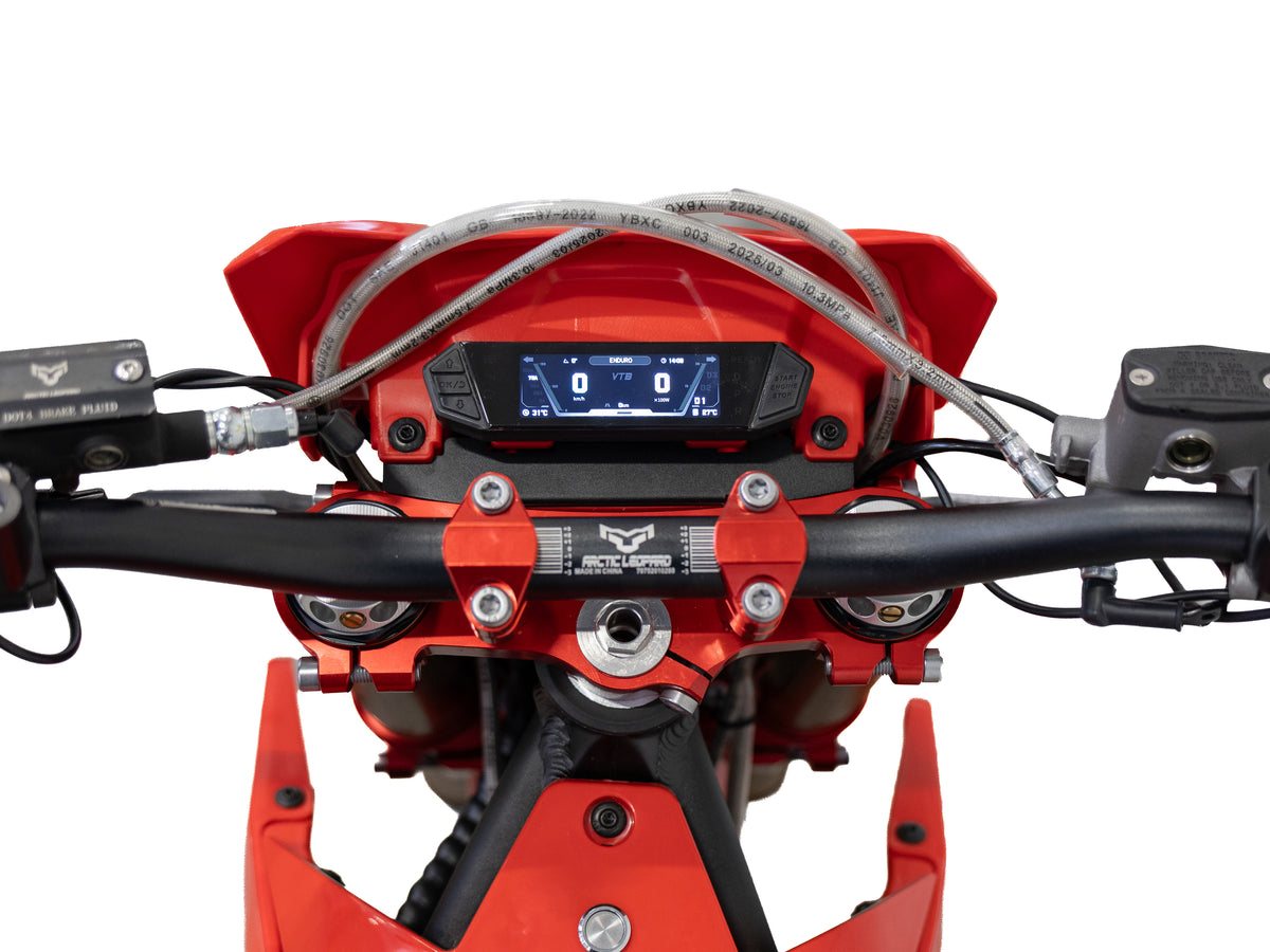 Arctic Leopard E-XE 880, version homologuée, rouge